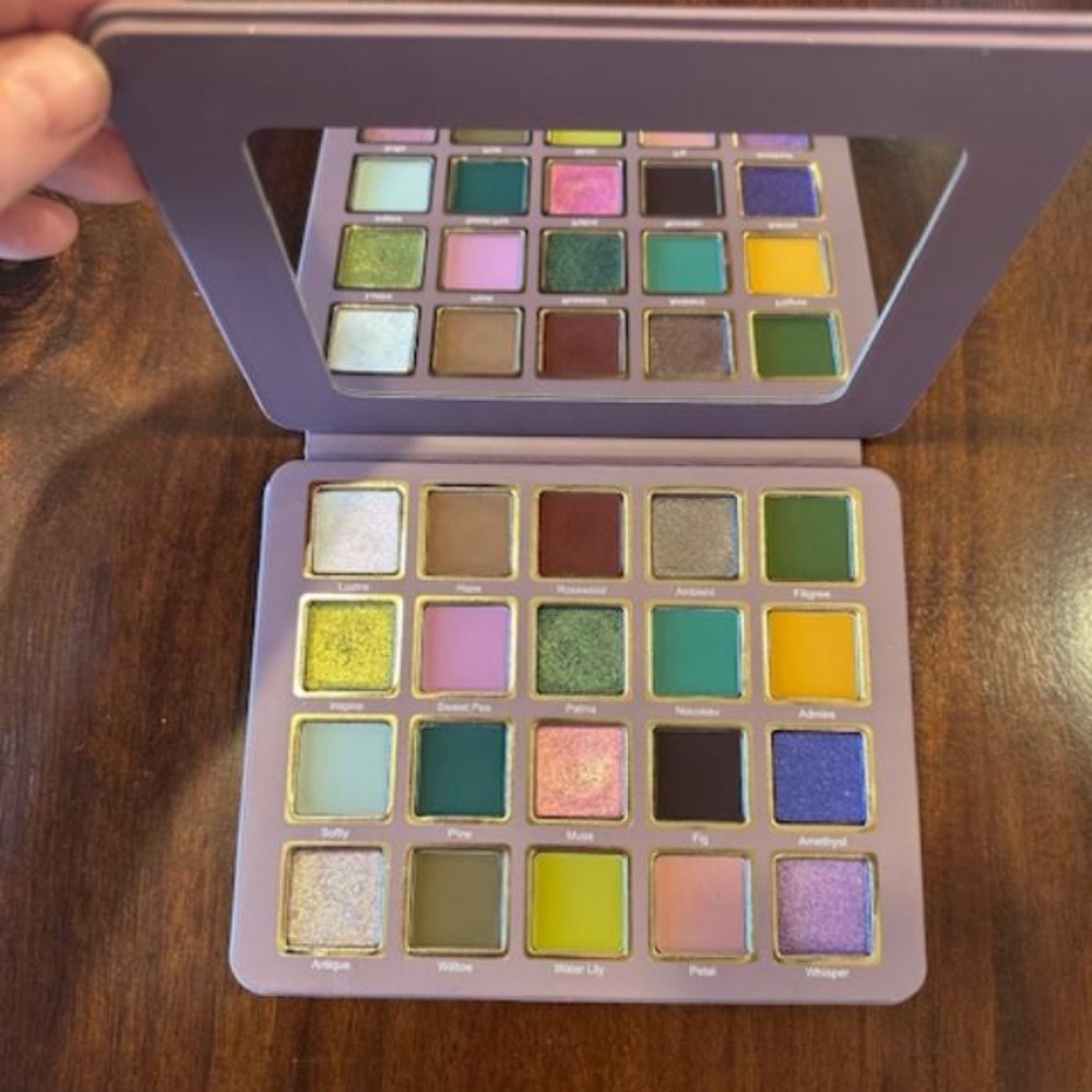 Cosmic Brushes Muse Eyeshadow Palette